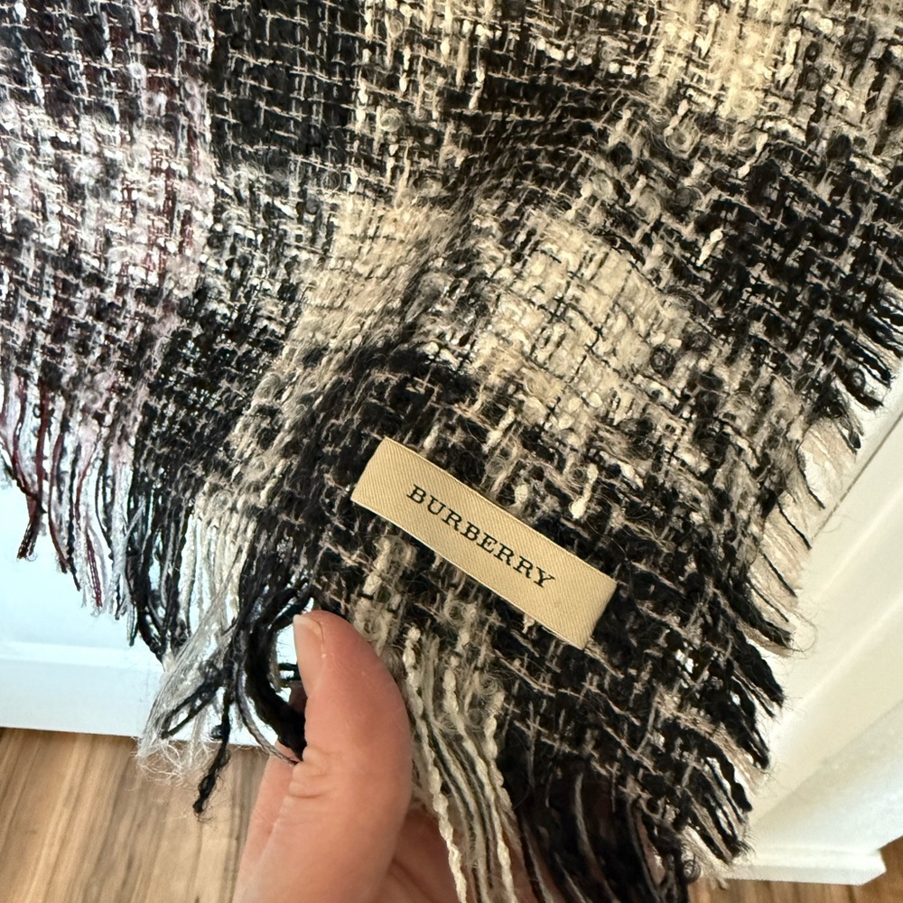 Burberry Monochrome Textured Scarf